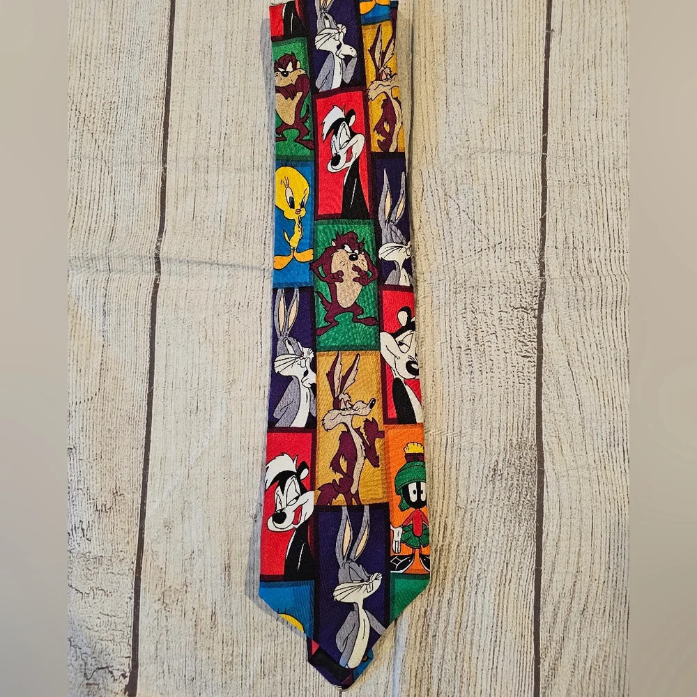 Vintage Looney Tunes Neck Tie Characters Bugs, Taz, Tweety, Road Runner, Daffy